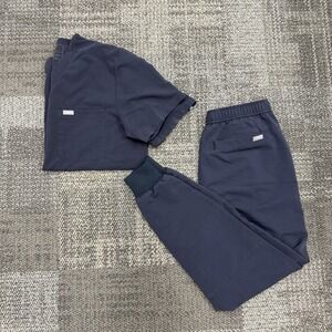 FIGS Technical Men's Set Large Leon Top And Medium Joggers Dark Harbor Scrubs